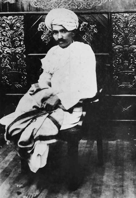 Gandhiji during Kheda Satyagraha, 1918.jpg